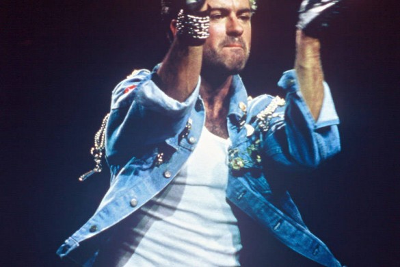 Mort de George Michael : (re)découvrez ses 10 looks les plus dingues (photos)