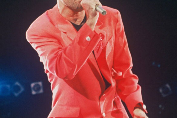 Mort de George Michael : (re)découvrez ses 10 looks les plus dingues (photos)
