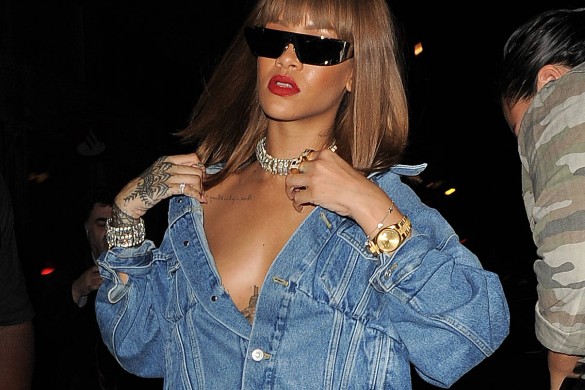 Rihanna ose un décolleté vertigineux… et plutôt dangereux ! (photos)