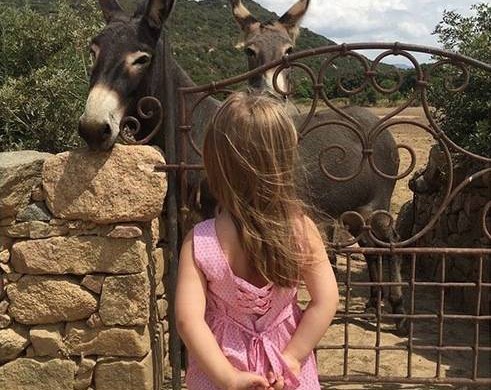 Pour les 5 ans de Giulia, Carla Bruni-Sarkozy poste une photo de sa fille !