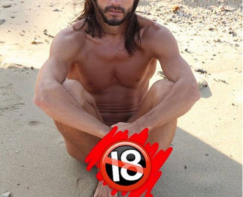 La photo WTF :  Bob Sinclar entièrement nu sur le sable fin (photo)