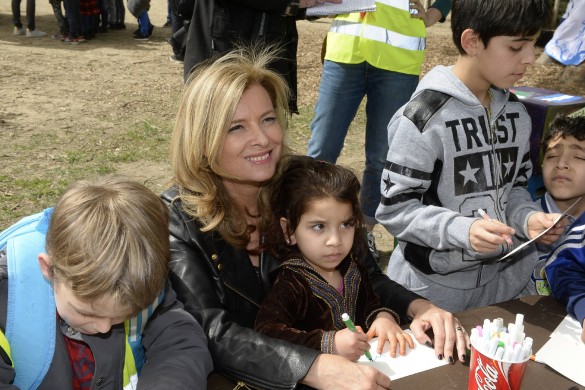 Valérie Trierweiler, fidèle au Secours Populaire, s’indigne de la situation des enfants réfugiés