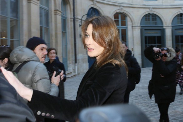 Carla Bruni-Sarkozy partage une photo d’elle enfant