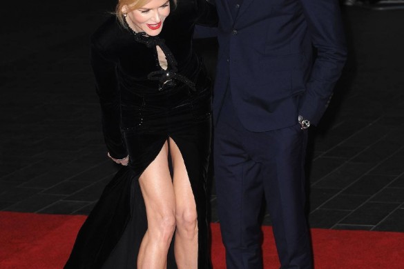 Oups ! Nicole Kidman en robe fendue est victime d’un coup de vent
