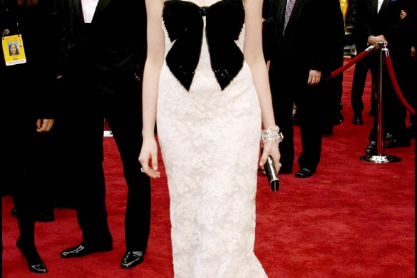 Anne Hathaway : (re)découvrez ses 10 plus beaux looks (photos)