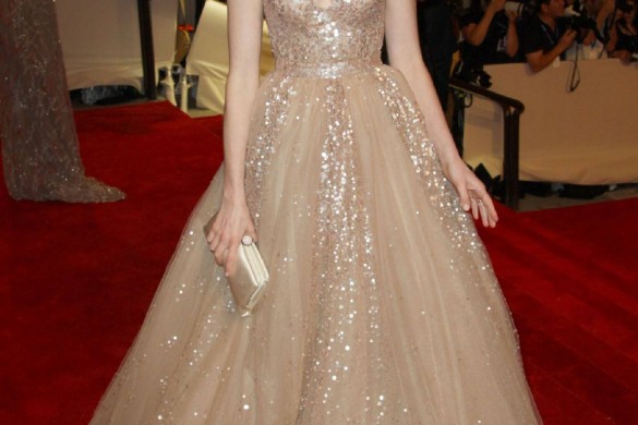 Anne Hathaway : (re)découvrez ses 10 plus beaux looks (photos)