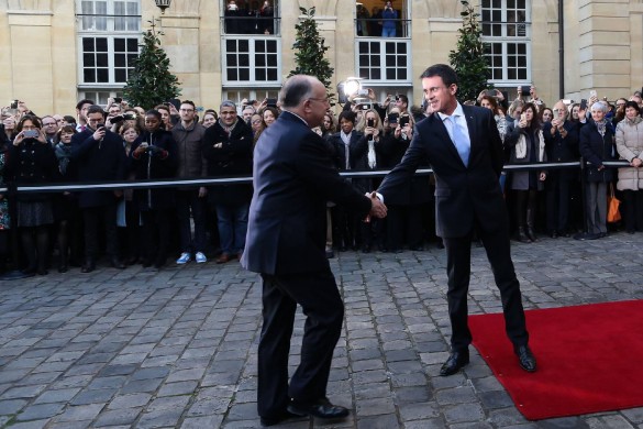 Vous ne devinerez jamais avec qui Manuel Valls a passé le Nouvel An…