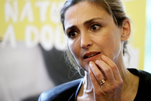 « Traumatisé » par Valérie Trierweiler, F. Hollande refuse que Julie Gayet vienne à ses meetings
