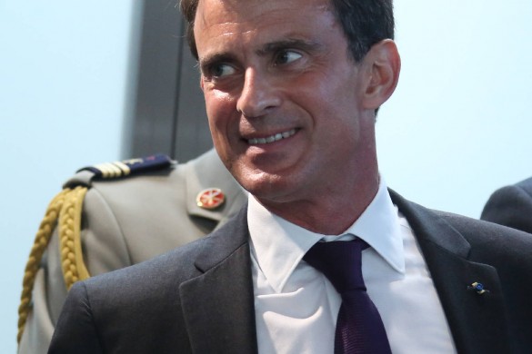 Manuel Valls en voyage sans sa femme mais avec une célèbre chanteuse…
