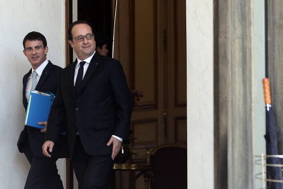 François Hollande accusé de laisser à Manuel Valls « le sale boulot » : il préfère aller au stade !