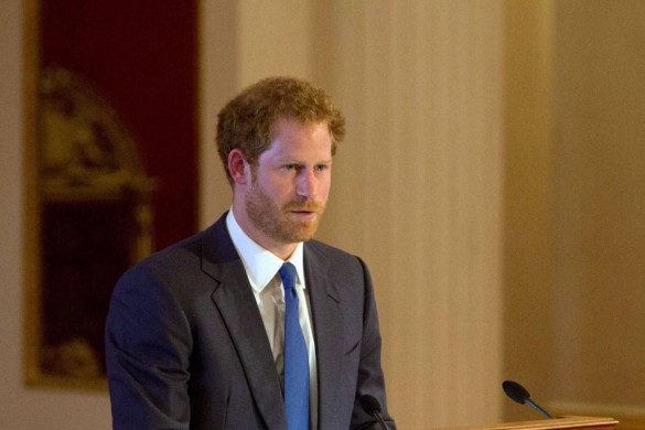 Le Prince Harry poursuit le combat de sa mère contre le SIDA 
