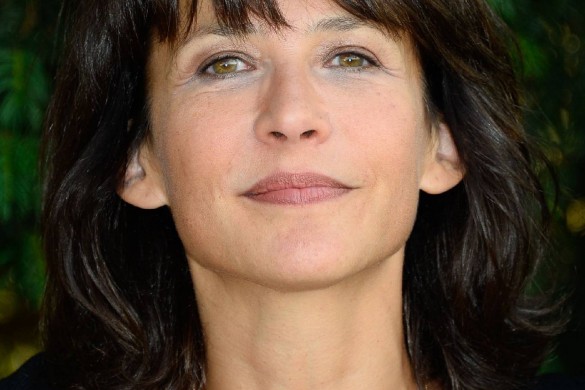 Sophie Marceau affiche un décolleté sublime au festival d’Angoulême