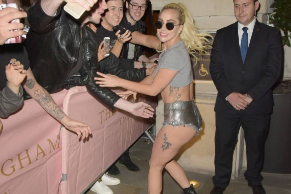 Lady Gaga ose le micro-short culotte (photos)