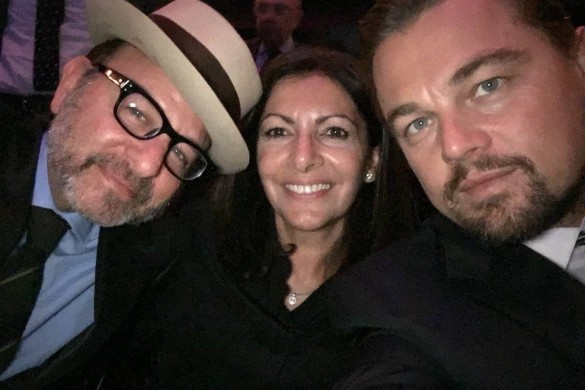 Ouistiti ! Anne Hidalgo tout sourire sur un selfie avec Leonardo DiCaprio