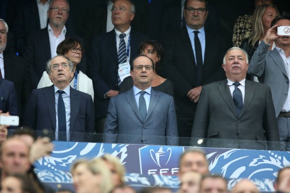 François Hollande va léguer sa collection de maillots de football