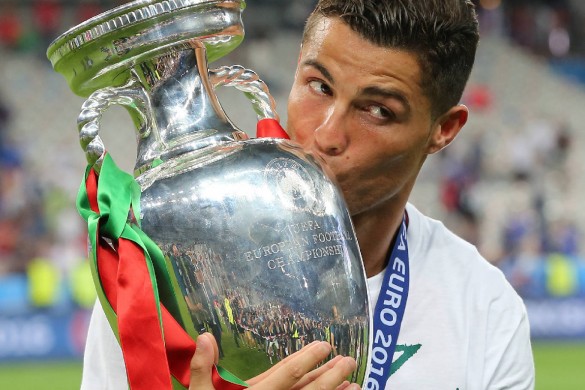 Après l’Euro, Ronaldo part en vacances avec sa famille [Photos]
