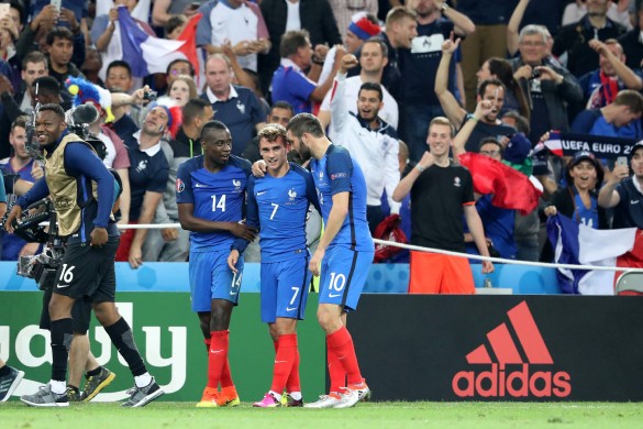 Euro 2016 : le maillot porté par Antoine Griezmann pendant la finale offert à un politique !