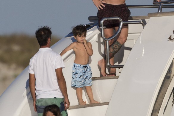 Lionel Messi profite de son yacht de luxe à Ibiza (Photos)