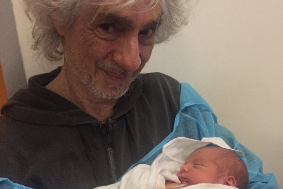 Louis Bertignac est papa : il nous présente son bébé ! (vidéo)